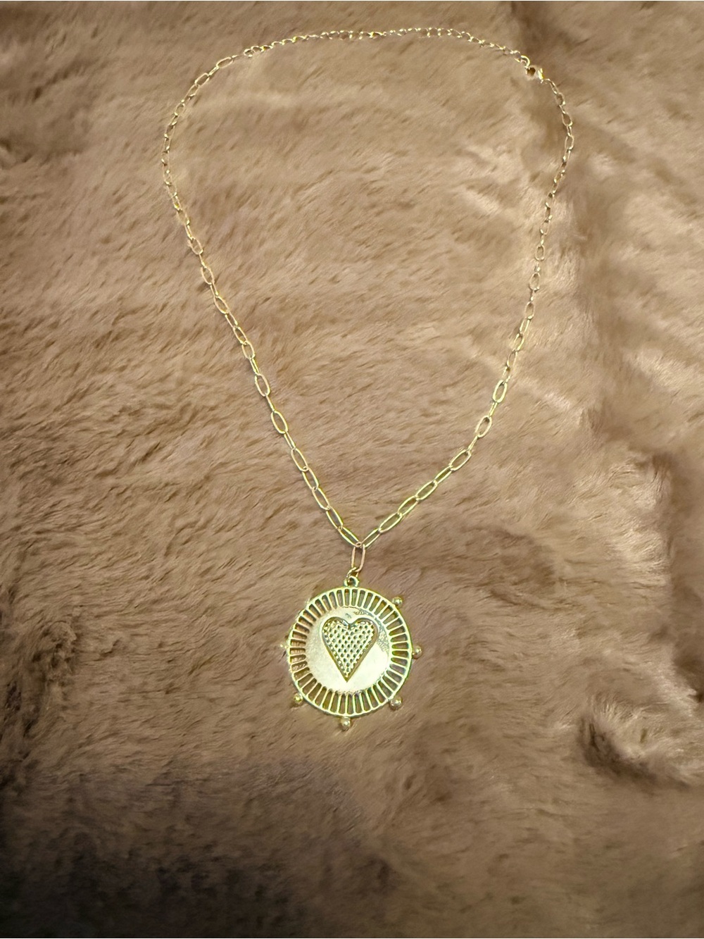 Gold Heart Medallion Pendant Necklace - Women - Picture 2 of 3